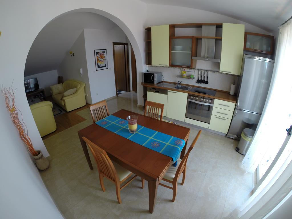 Apartments Romana スラティネ 部屋 写真