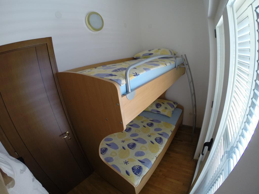Apartments Romana スラティネ 部屋 写真