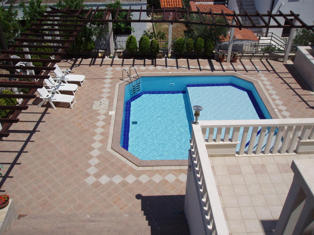 Apartments Romana スラティネ 部屋 写真